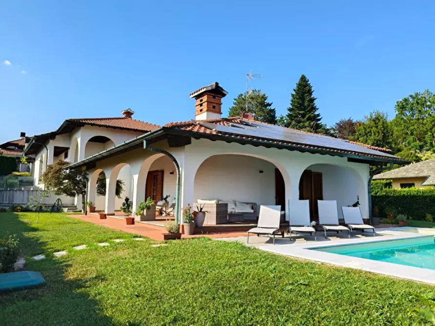 Immagine 1 di Villa in vendita  in VIA ALDO MORO 9 a Cermenate