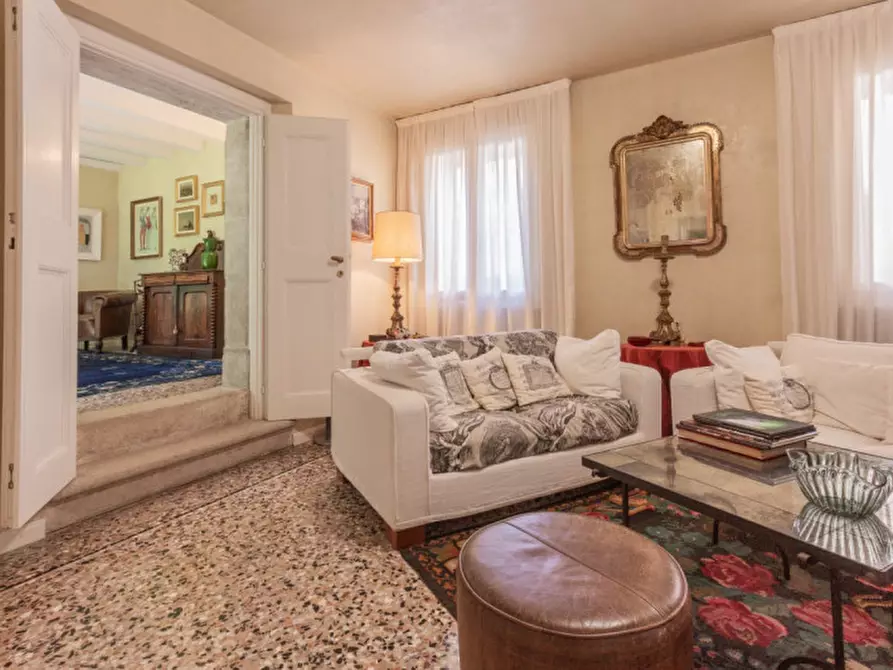 Immagine 2 di Villa in vendita  in Via Quattro Novembre a Aviano