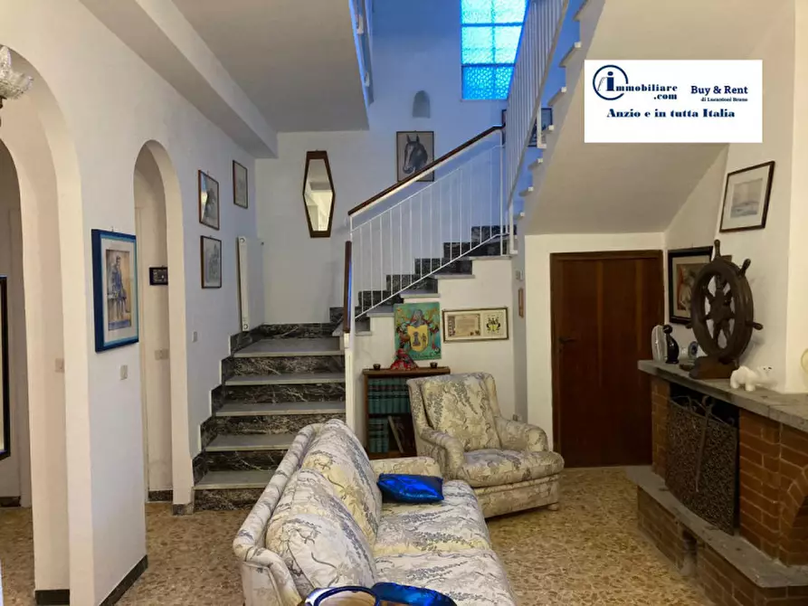 Immagine 1 di Villa in vendita  in via montelivata a Nettuno