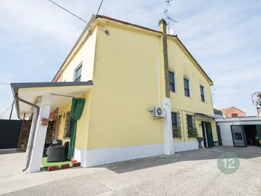 Immagine 2 di Villetta a schiera in vendita  in Viale Manzoni 71/73 a Guastalla