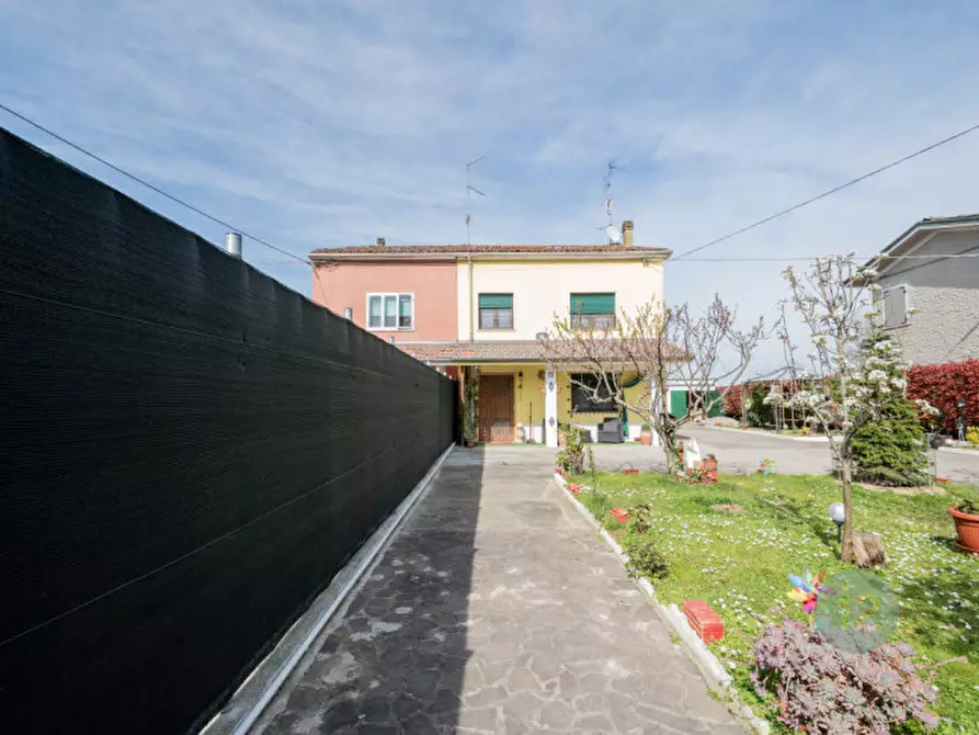 Immagine 6 di Villetta a schiera in vendita  in Viale Manzoni 71/73 a Guastalla