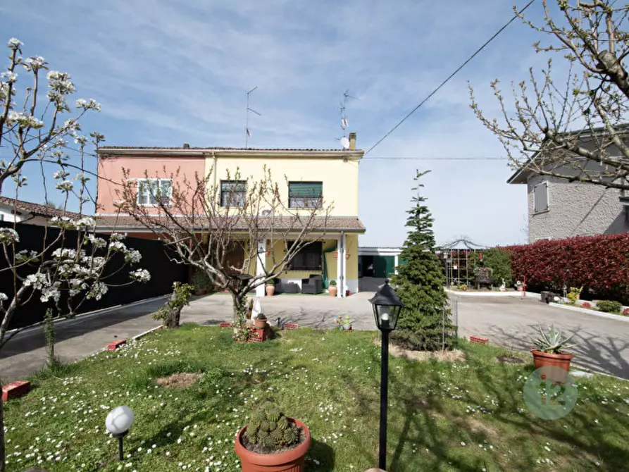 Immagine 7 di Villetta a schiera in vendita  in Viale Manzoni 71/73 a Guastalla