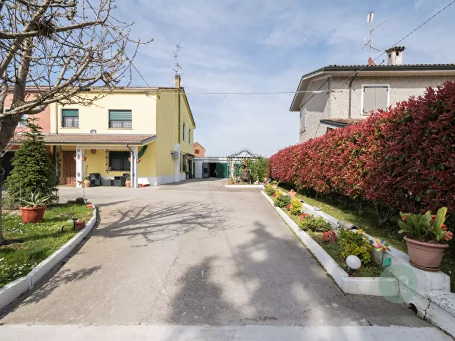 Immagine 10 di Villetta a schiera in vendita  in Viale Manzoni 71/73 a Guastalla