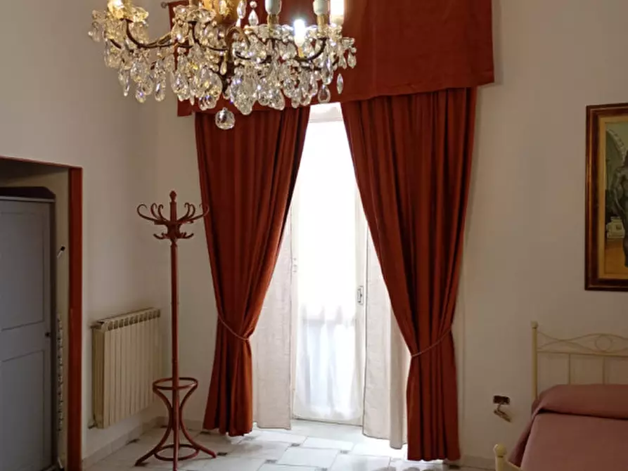 Immagine 10 di Camera in affitto  in via Salvator Rosa 56 a Napoli