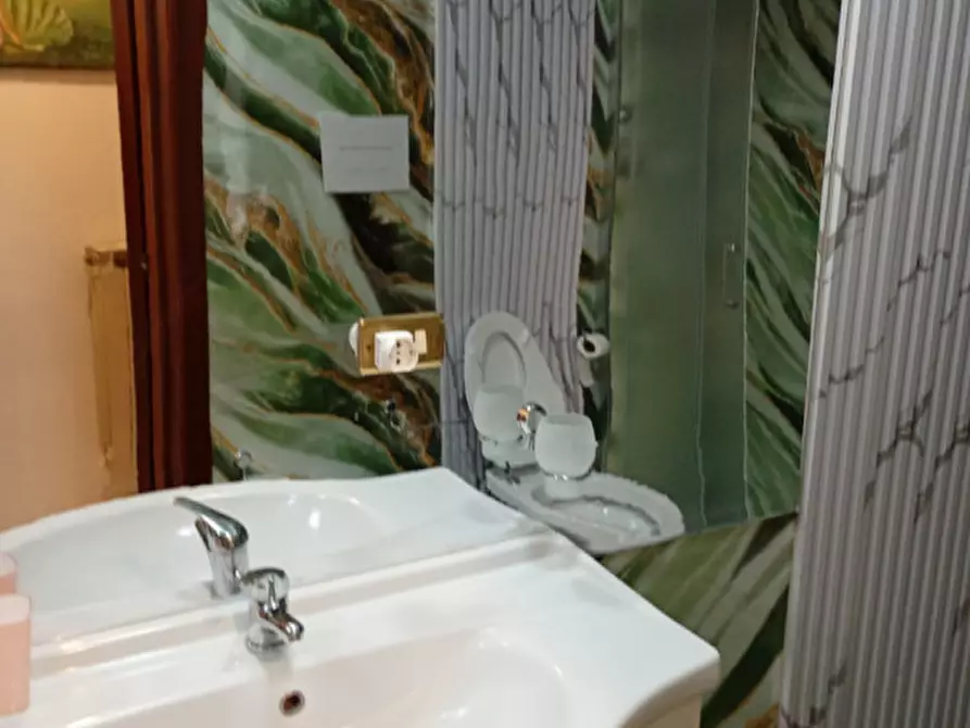 Immagine 24 di Camera in affitto  in via Salvator Rosa 56 a Napoli