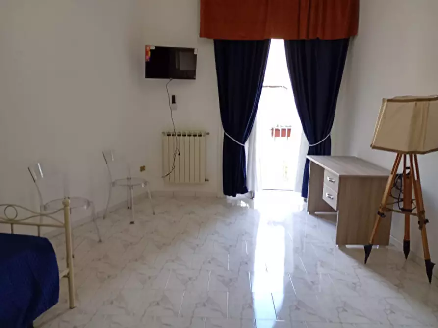 Immagine 27 di Camera in affitto  in via Salvator Rosa 56 a Napoli