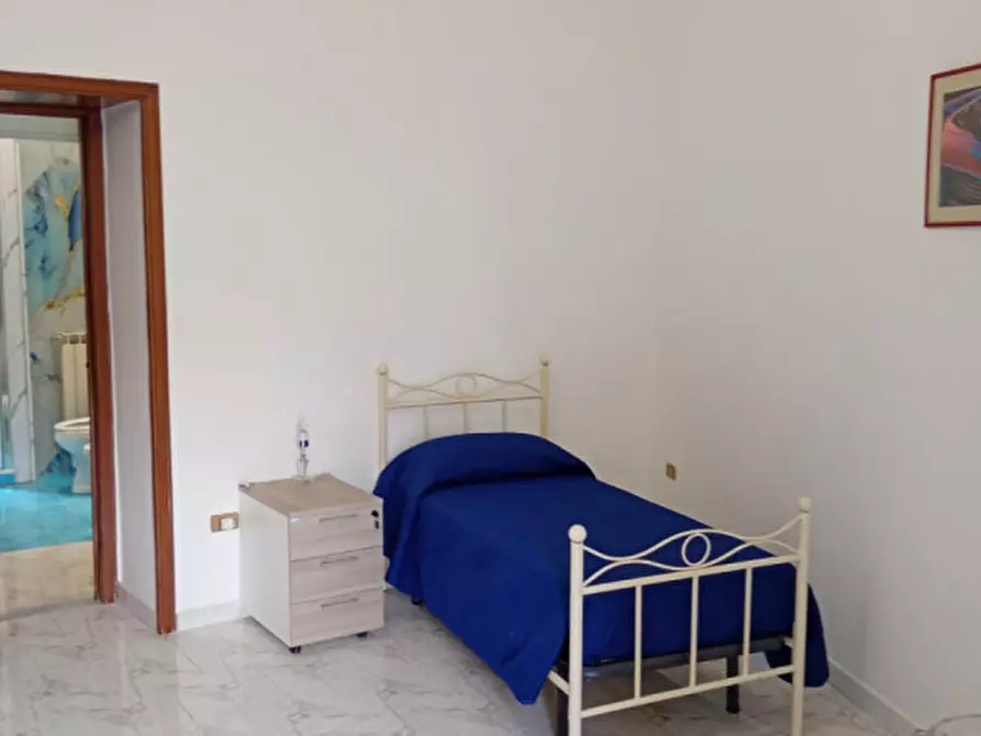 Immagine 32 di Camera in affitto  in via Salvator Rosa 56 a Napoli
