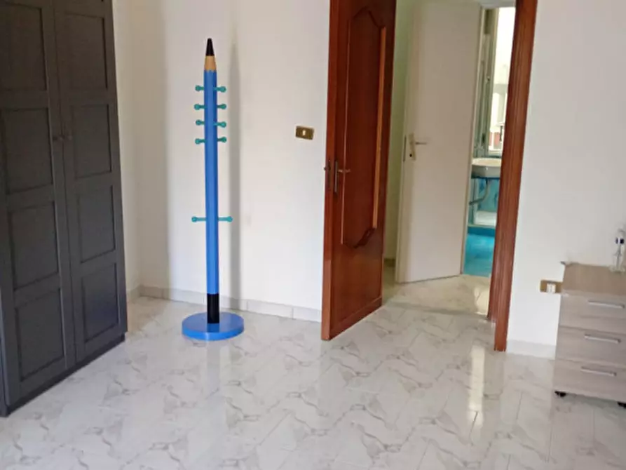 Immagine 33 di Camera in affitto  in via Salvator Rosa 56 a Napoli