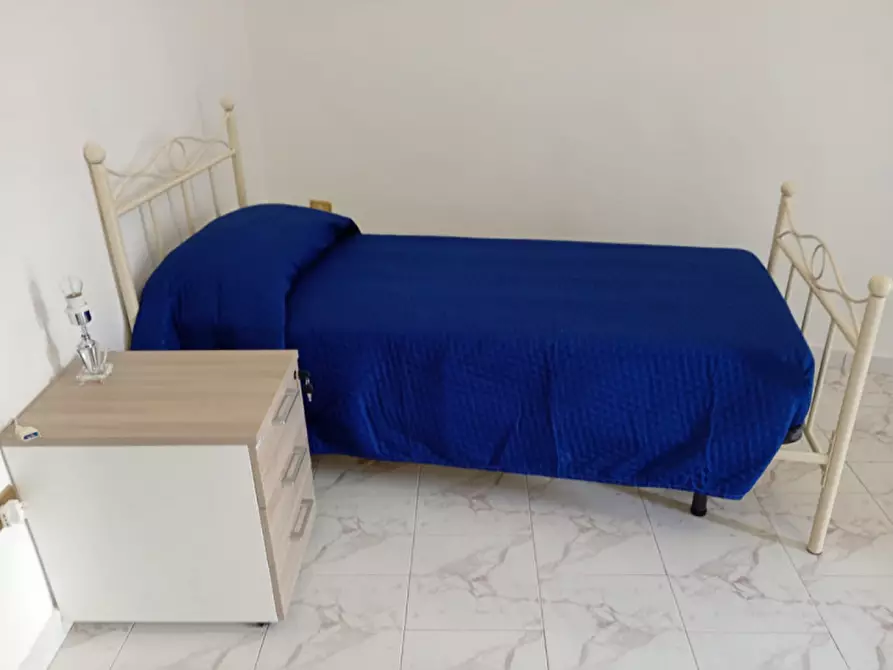 Immagine 34 di Camera in affitto  in via Salvator Rosa 56 a Napoli