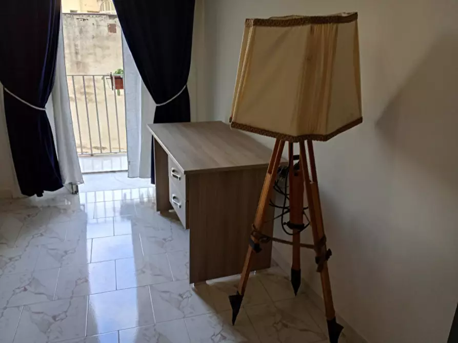 Immagine 36 di Camera in affitto  in via Salvator Rosa 56 a Napoli
