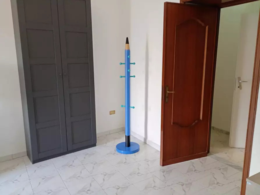 Immagine 37 di Camera in affitto  in via Salvator Rosa 56 a Napoli