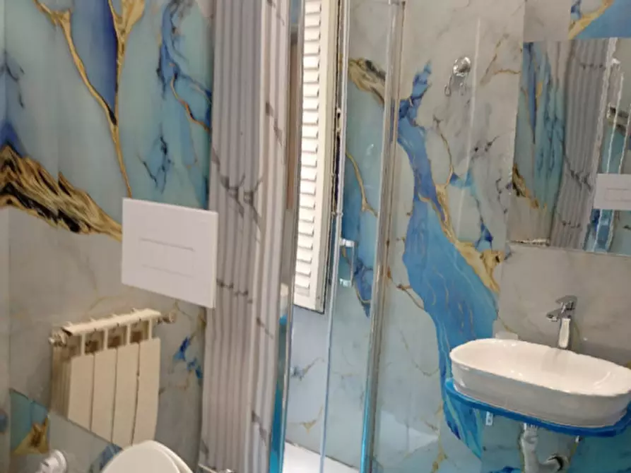 Immagine 40 di Camera in affitto  in via Salvator Rosa 56 a Napoli