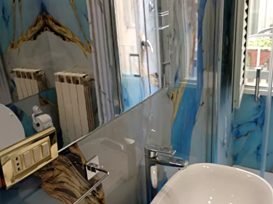 Immagine 41 di Camera in affitto  in via Salvator Rosa 56 a Napoli