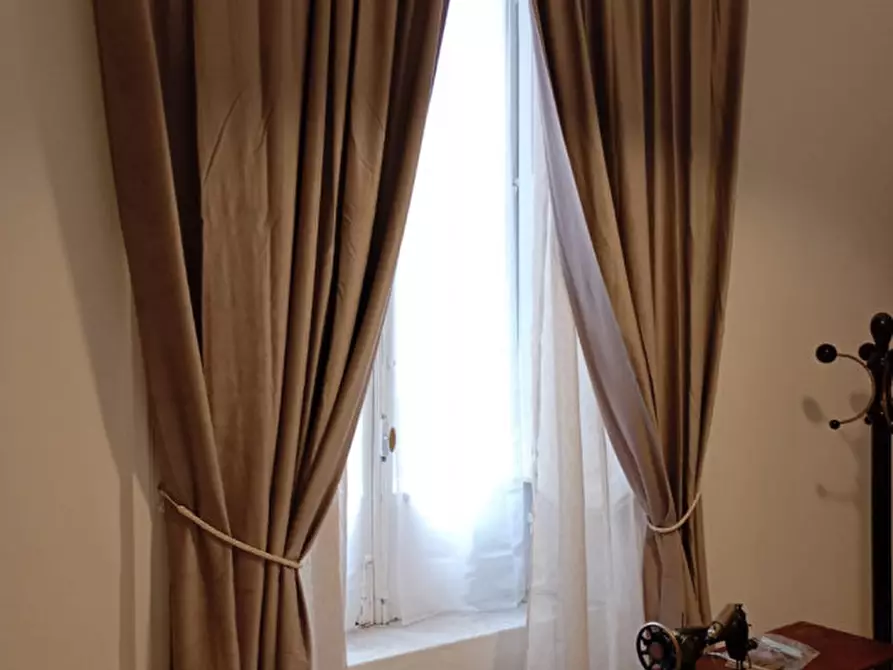 Immagine 53 di Camera in affitto  in via Salvator Rosa 56 a Napoli