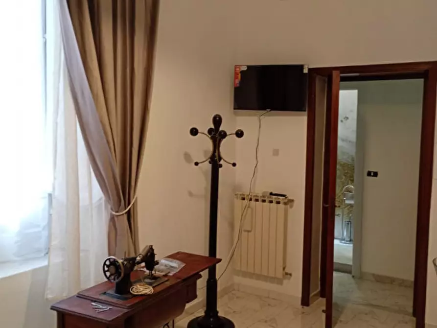 Immagine 54 di Camera in affitto  in via Salvator Rosa 56 a Napoli