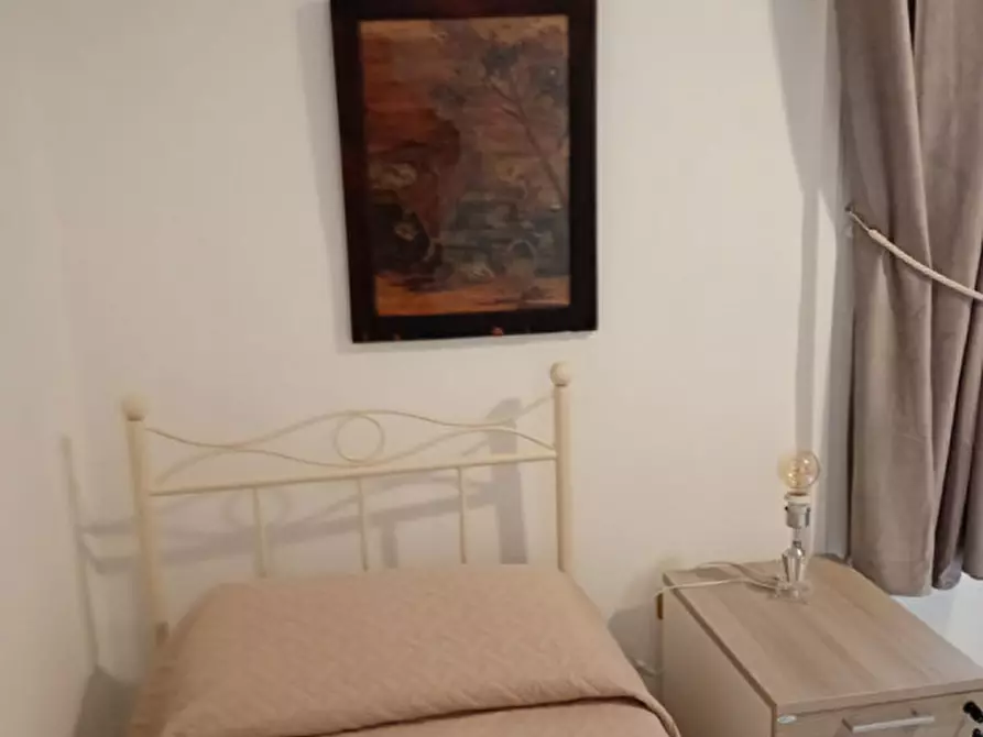 Immagine 55 di Camera in affitto  in via Salvator Rosa 56 a Napoli