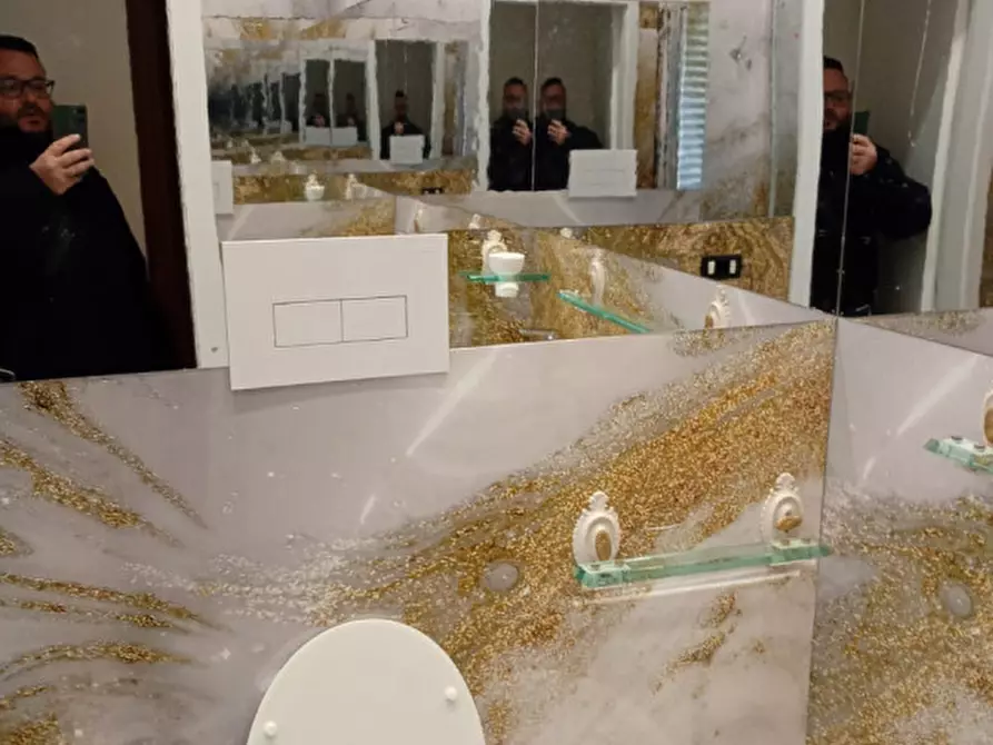 Immagine 60 di Camera in affitto  in via Salvator Rosa 56 a Napoli