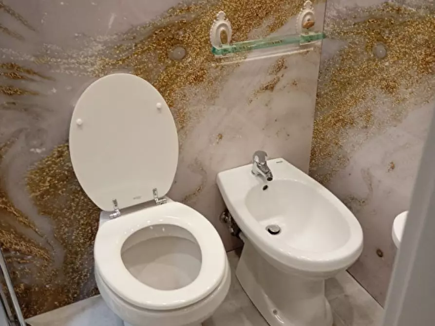 Immagine 61 di Camera in affitto  in via Salvator Rosa 56 a Napoli