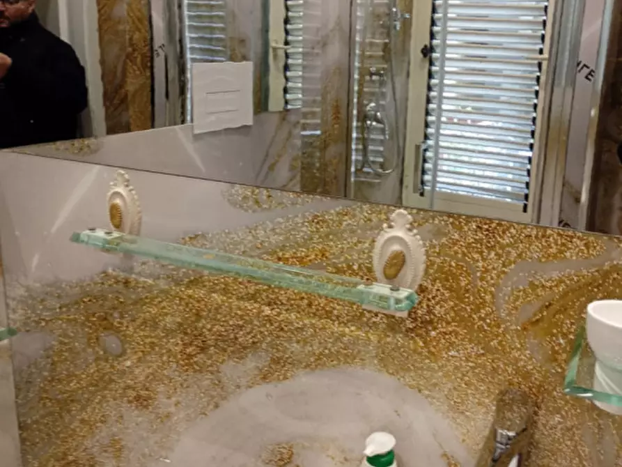 Immagine 65 di Camera in affitto  in via Salvator Rosa 56 a Napoli