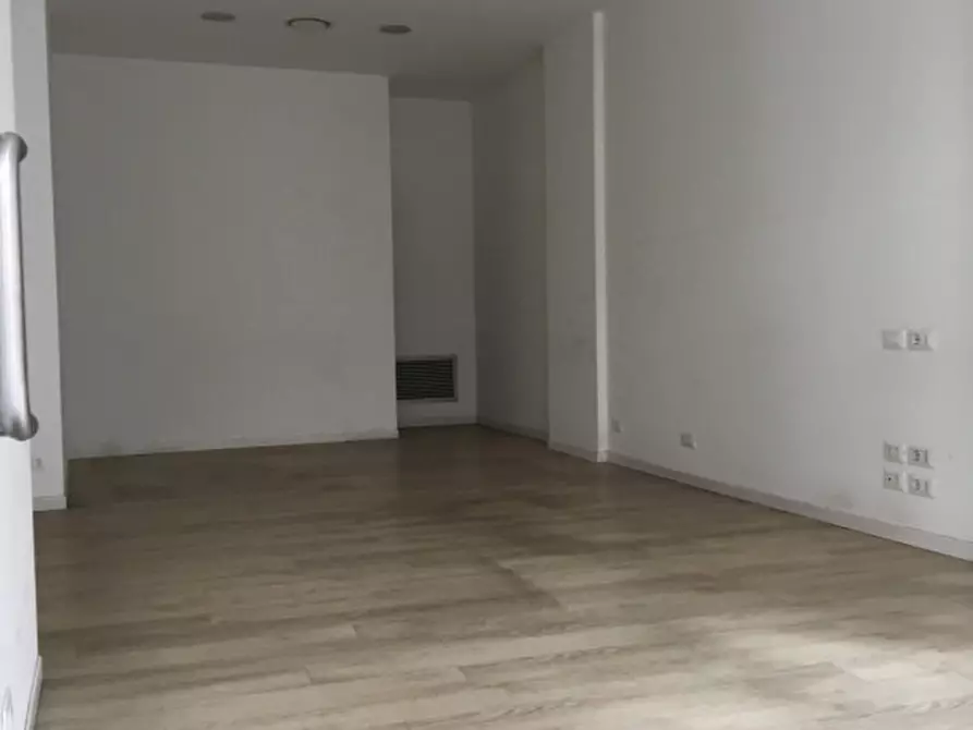 Immagine 7 di Negozio in affitto  in Via Altinate a Padova