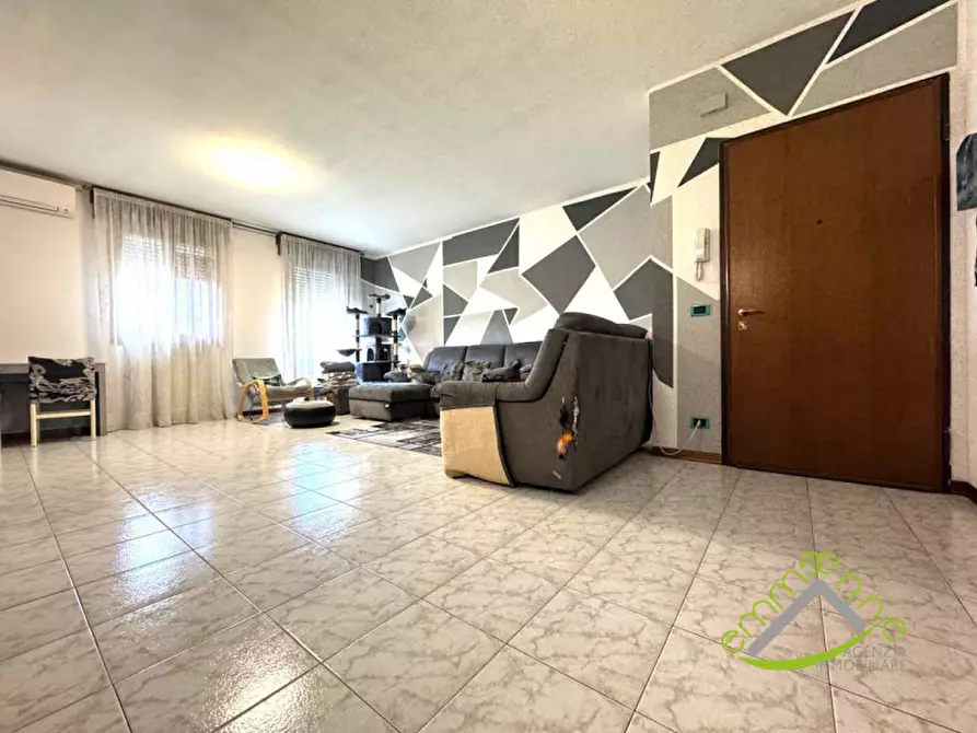 Immagine 2 di Appartamento in vendita  in Via Martiri Giuliani e Dalmati a Fosso'