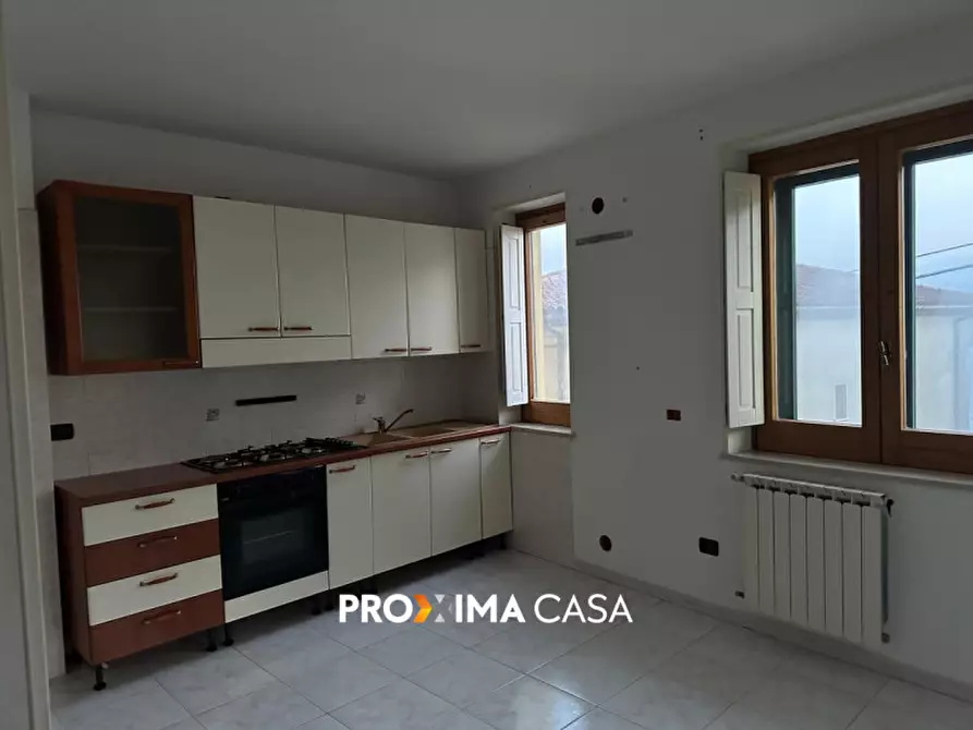 Immagine 5 di Appartamento in vendita  in via giannini a Buccino