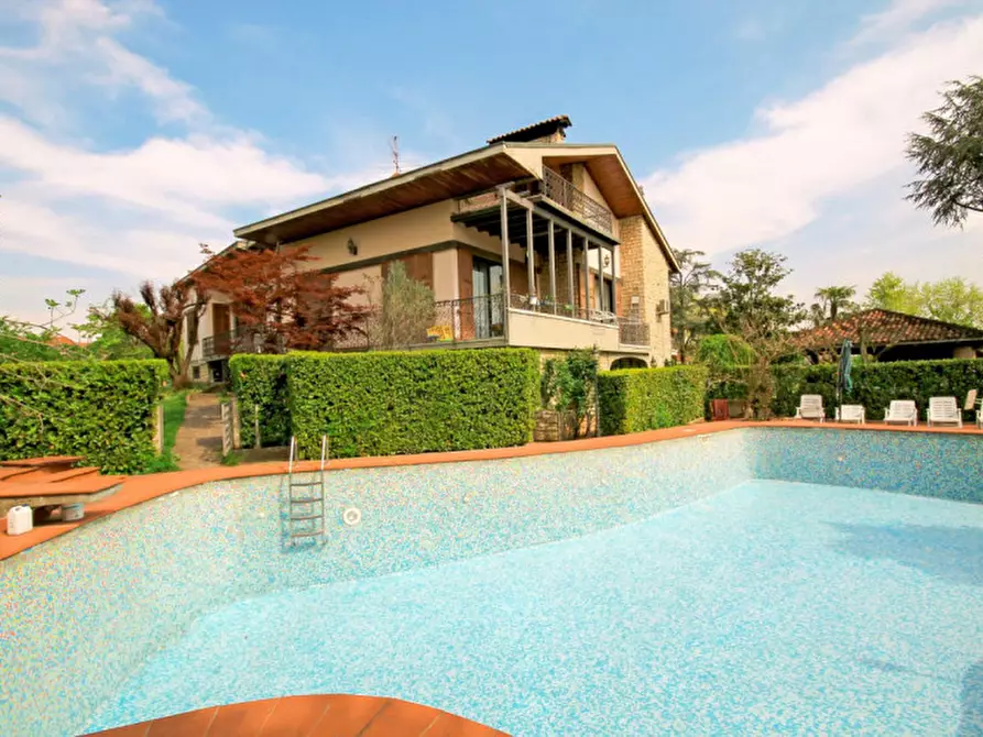 Immagine 3 di Villa in vendita  in Via Don Nazzaro Villa 26 a Capriate San Gervasio