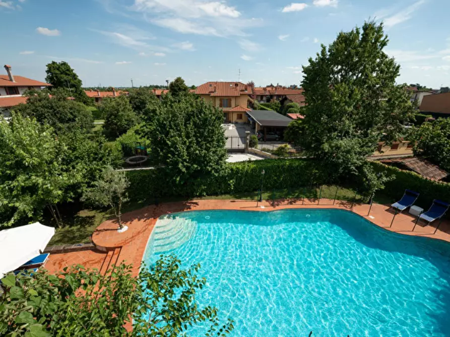 Immagine 3 di Villa in vendita  in Via Don Nazzaro Villa 26 a Capriate San Gervasio