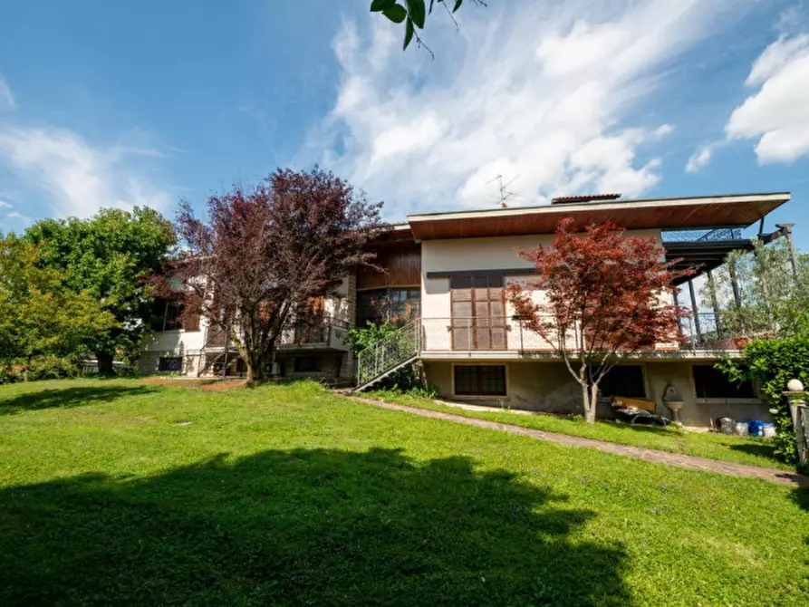 Immagine 5 di Villa in vendita  in Via Don Nazzaro Villa 26 a Capriate San Gervasio