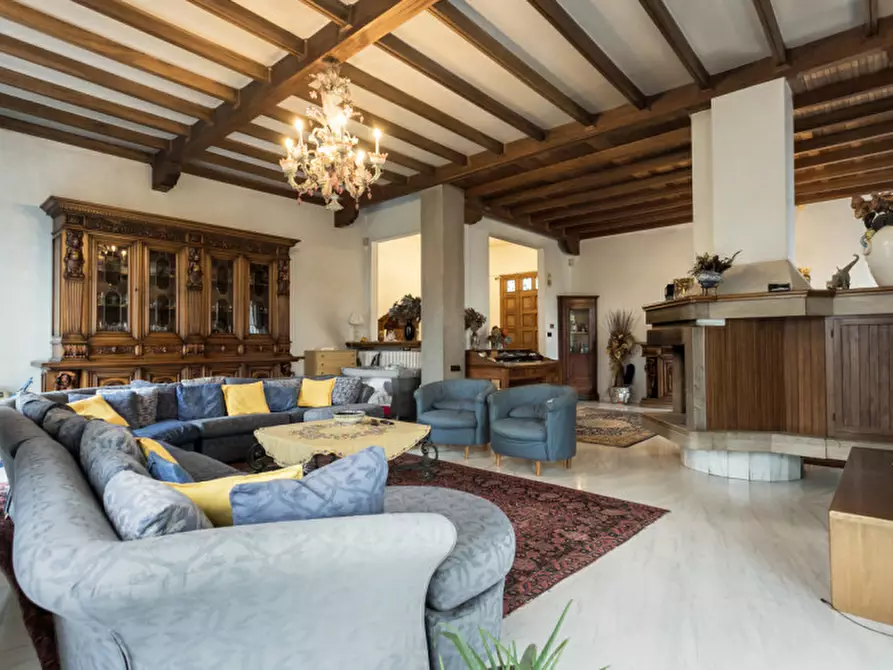 Immagine 11 di Villa in vendita  in Via Don Nazzaro Villa 26 a Capriate San Gervasio