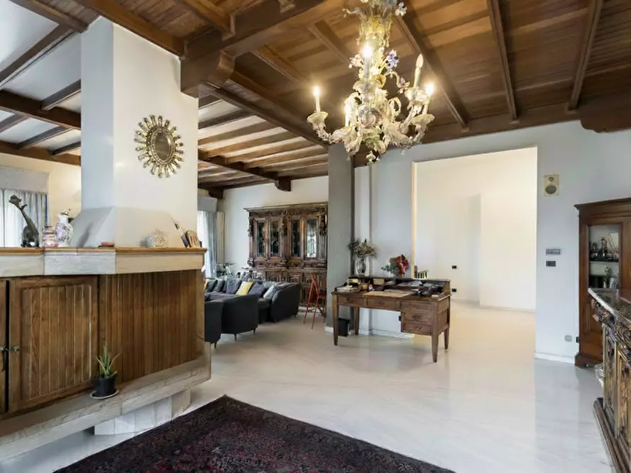 Immagine 13 di Villa in vendita  in Via Don Nazzaro Villa 26 a Capriate San Gervasio
