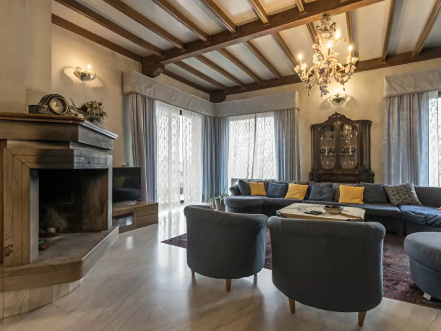 Immagine 15 di Villa in vendita  in Via Don Nazzaro Villa 26 a Capriate San Gervasio