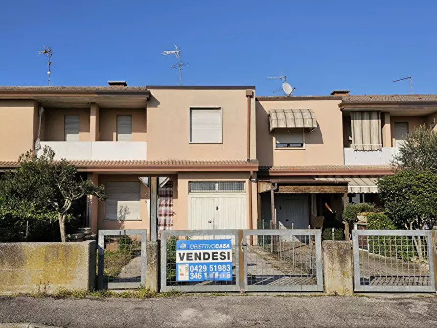 Immagine 1 di Villetta a schiera in vendita  in VIA FINALE a Villa Estense