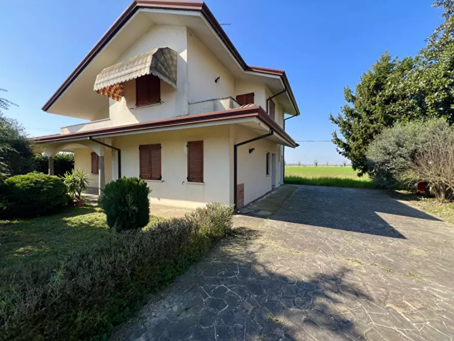 Immagine 1 di Villa in vendita  in Via Sant'Agostino 305 a Castagnaro