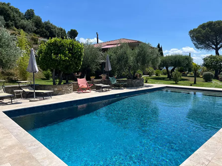 Immagine 7 di Villa in vendita  a Passignano Sul Trasimeno