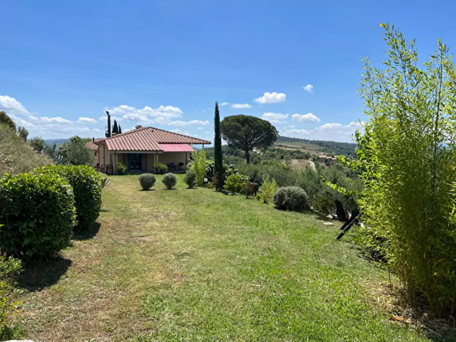 Immagine 10 di Villa in vendita  a Passignano Sul Trasimeno