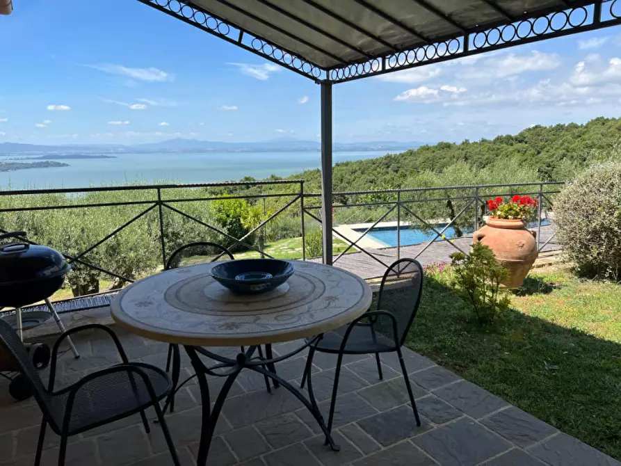 Immagine 11 di Villa in vendita  a Passignano Sul Trasimeno
