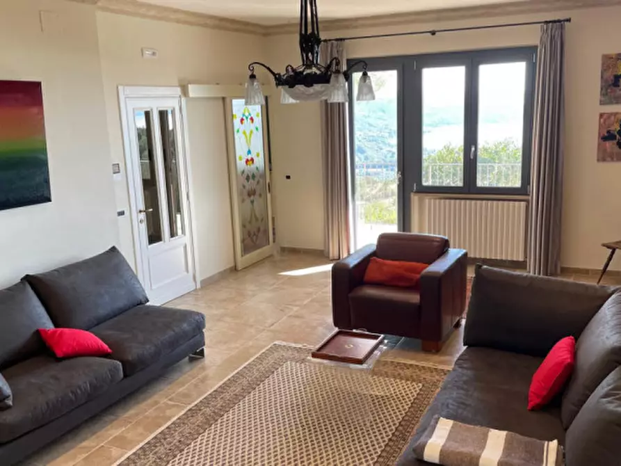 Immagine 17 di Villa in vendita  a Passignano Sul Trasimeno