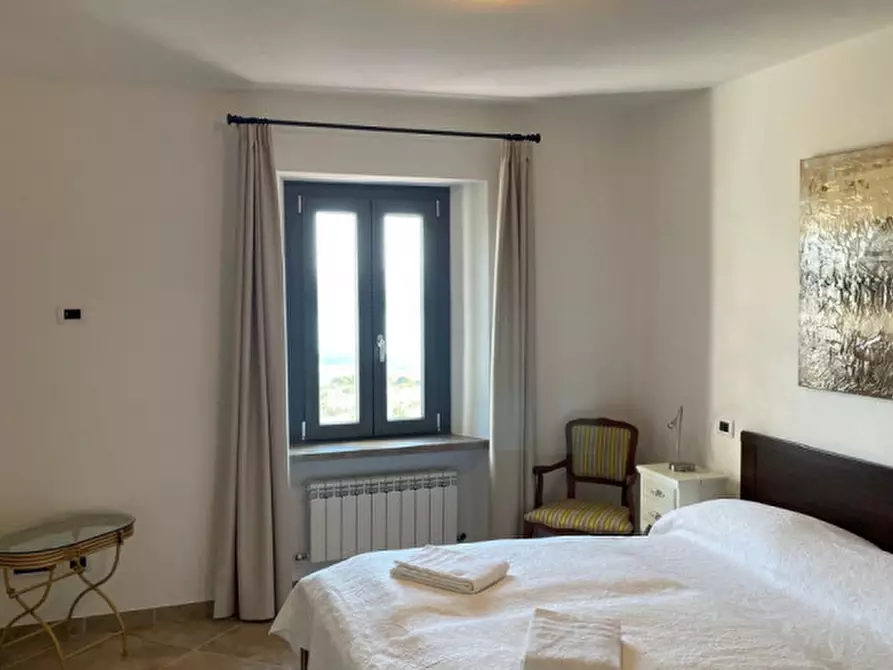 Immagine 21 di Villa in vendita  a Passignano Sul Trasimeno