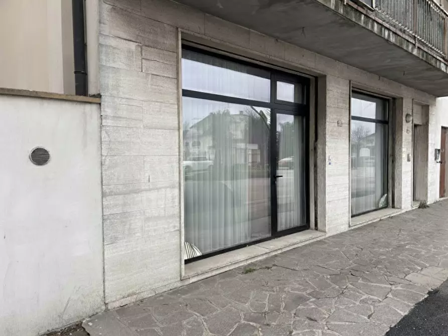 Immagine 1 di Negozio in vendita  in Via Rossi a Rubano