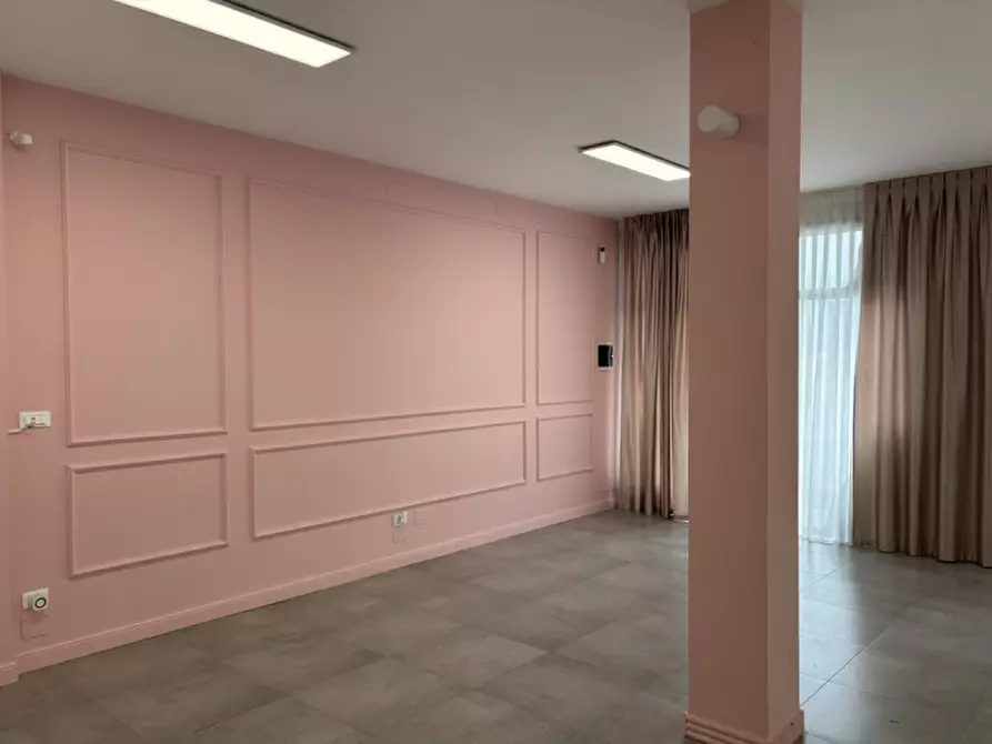 Immagine 7 di Negozio in vendita  in Via Rossi a Rubano
