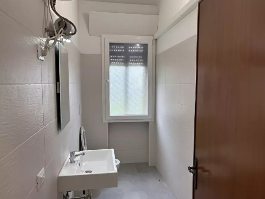 Immagine 10 di Negozio in vendita  in Via Rossi a Rubano