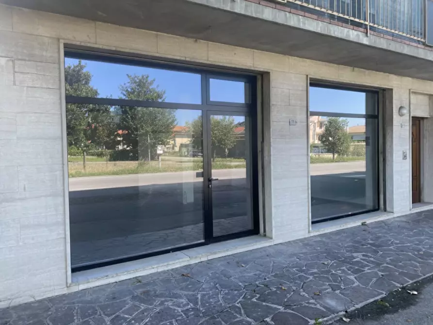 Immagine 11 di Negozio in vendita  in Via Rossi a Rubano
