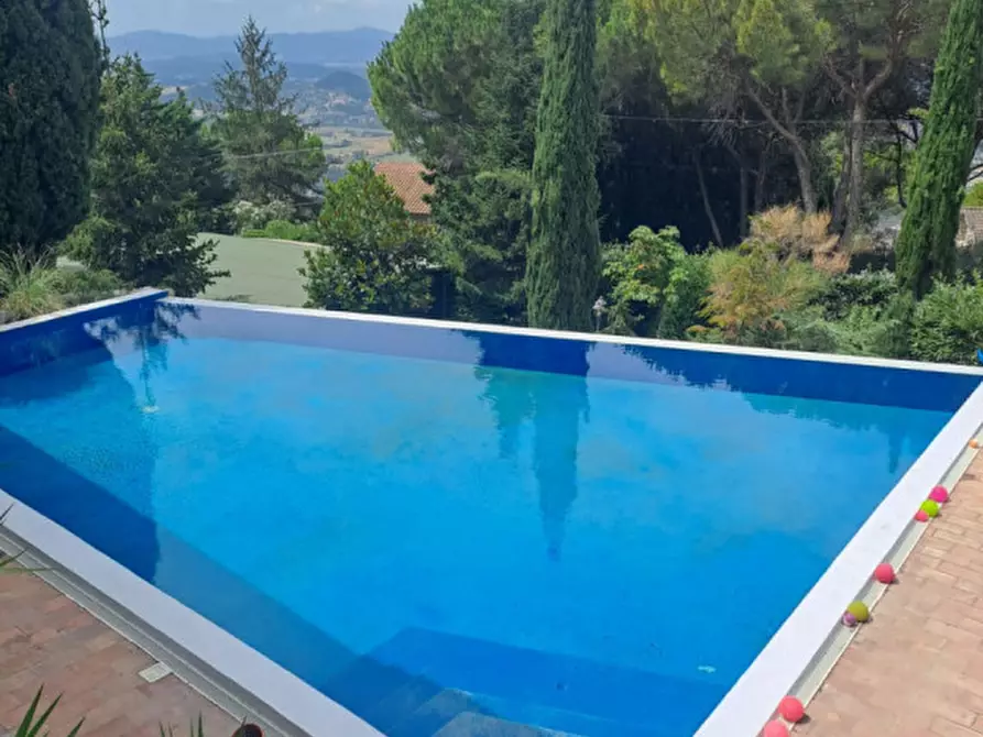 Immagine 2 di Villa in vendita  a Perugia
