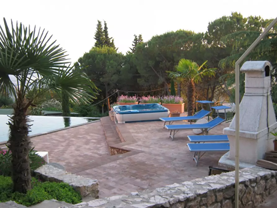 Immagine 46 di Villa in vendita  a Perugia