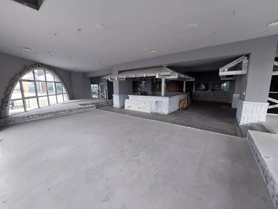 Immagine 4 di Negozio in vendita  in via Padana Superiore, N. 154 a Bellinzago Lombardo