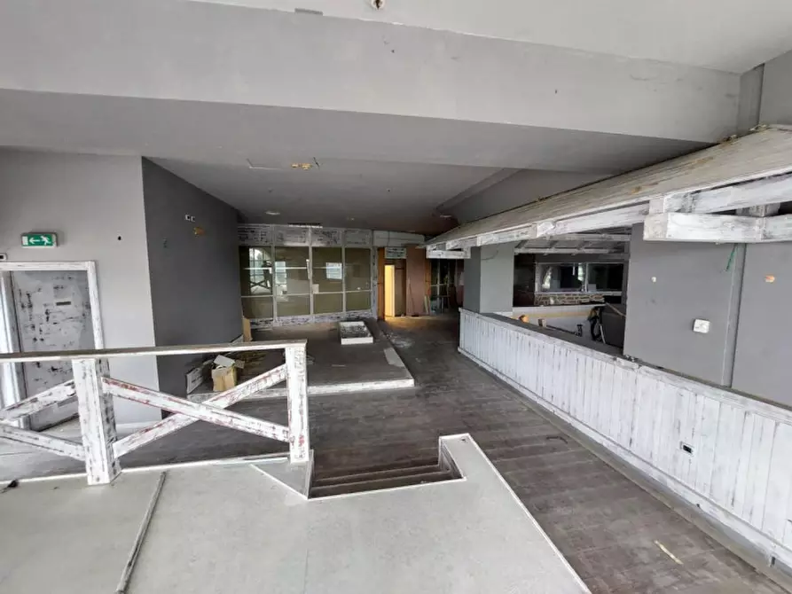 Immagine 5 di Negozio in vendita  in via Padana Superiore, N. 154 a Bellinzago Lombardo