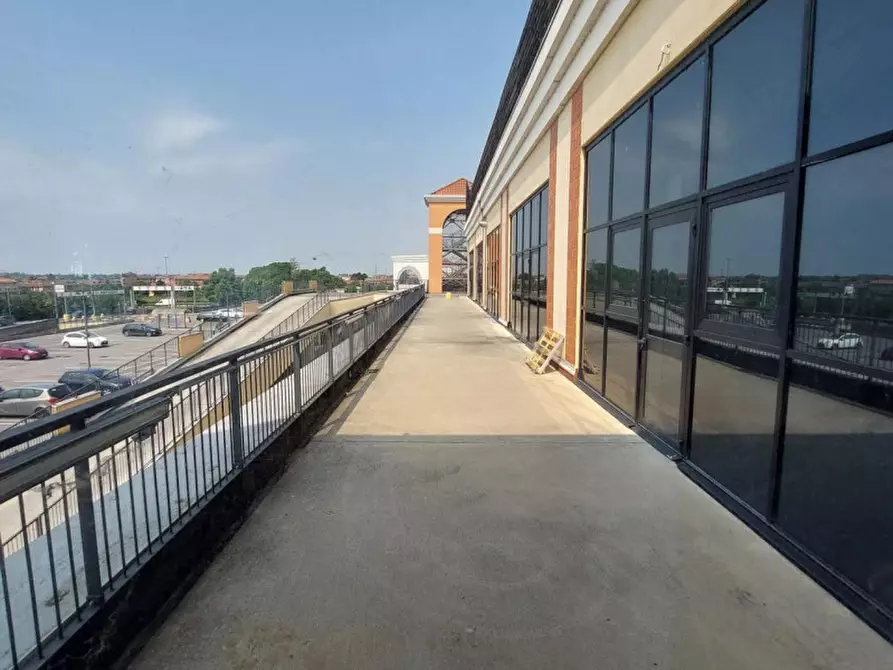 Immagine 7 di Negozio in vendita  in via Padana Superiore, N. 154 a Bellinzago Lombardo