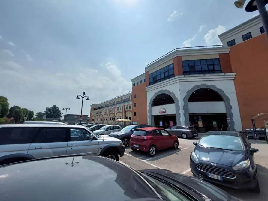 Immagine 13 di Negozio in vendita  in via Padana Superiore, N. 154 a Bellinzago Lombardo