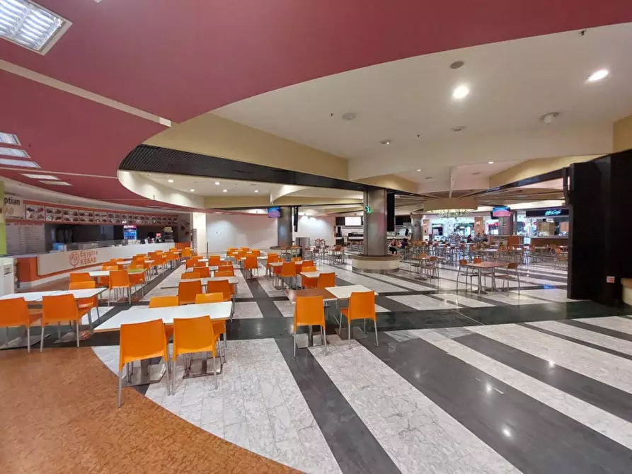 Immagine 15 di Negozio in vendita  in via Padana Superiore, N. 154 a Bellinzago Lombardo